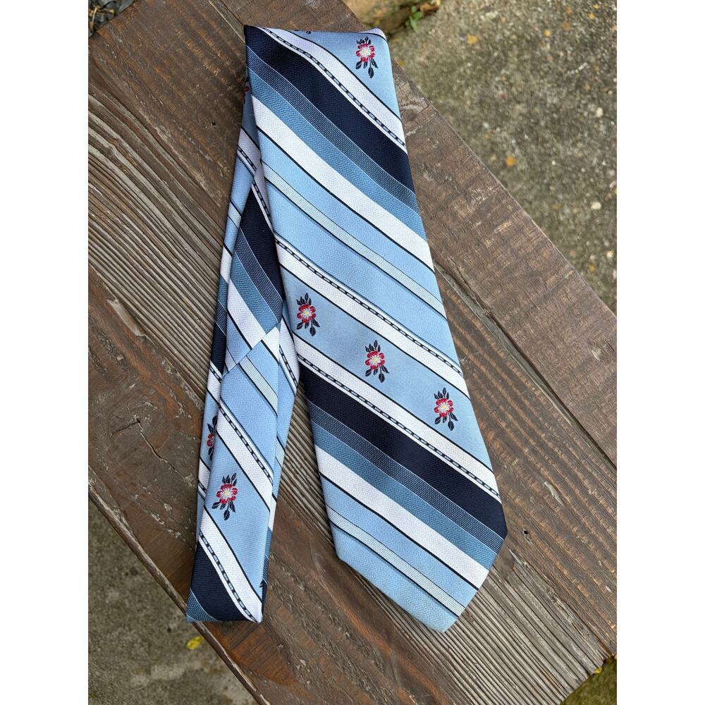 Vintage Starcy LTD. Cravats of Distinction Tie